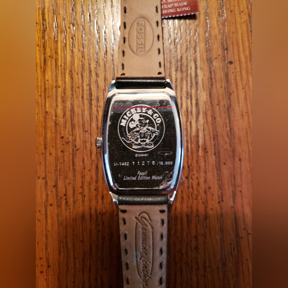 Vintage Mickey Mouse Fossil Watch - Picture 3 of 3